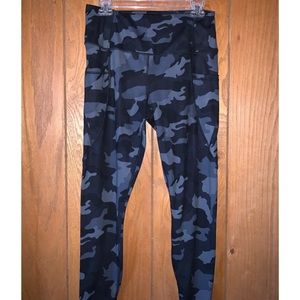 Black and grey camouflage leggings.